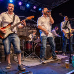 Auf der Bühne in der Salzstraße beim Altstadtfest 2025 mit Offbeat Coverrock